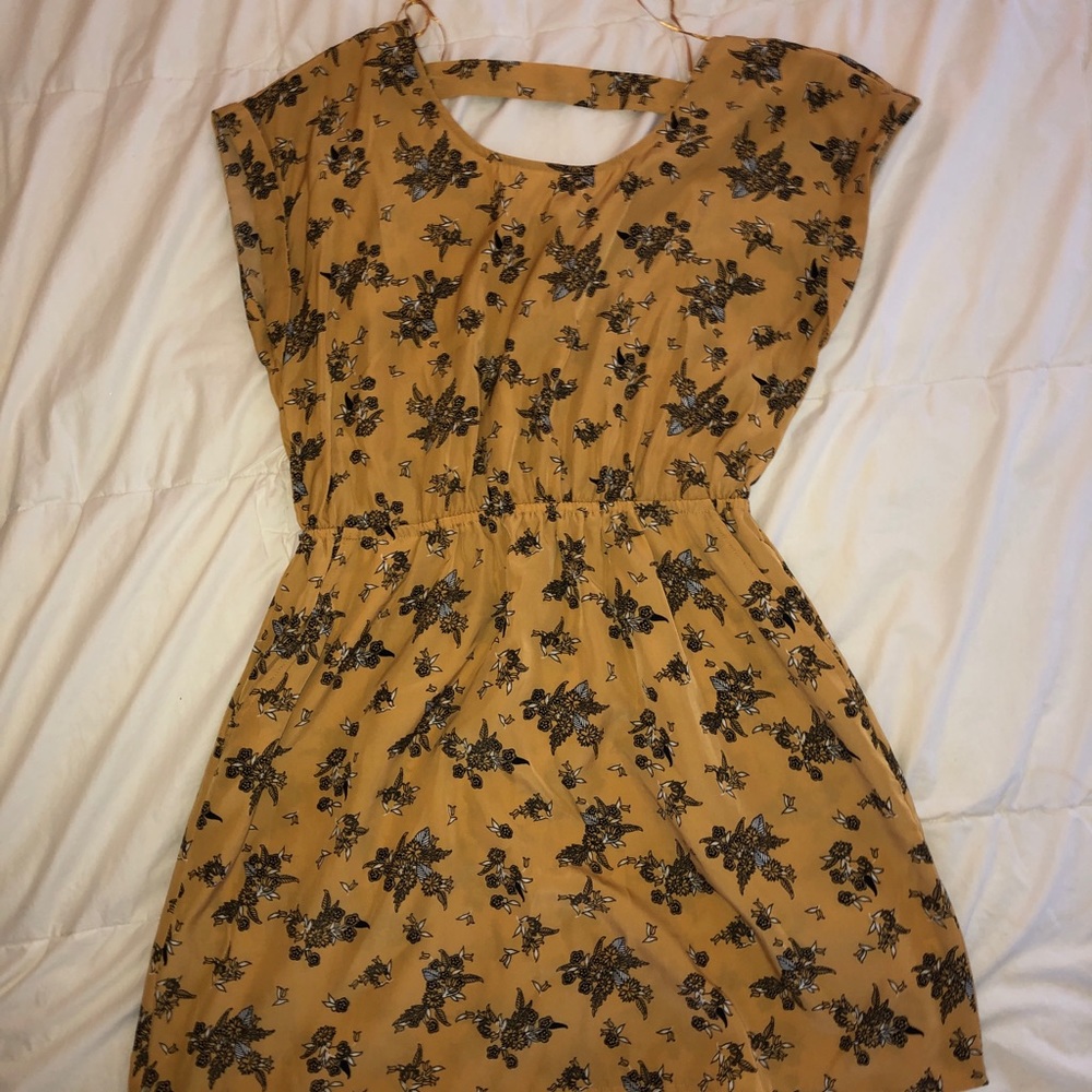 Yellow Floral dress : with pockets!!